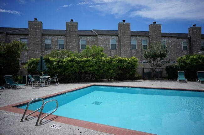Building Photo - 8083 El Mundo St