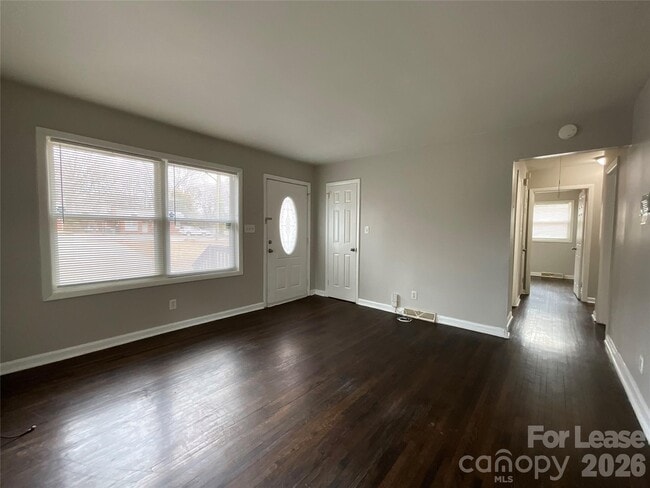 Building Photo - 1624 Eastway Dr