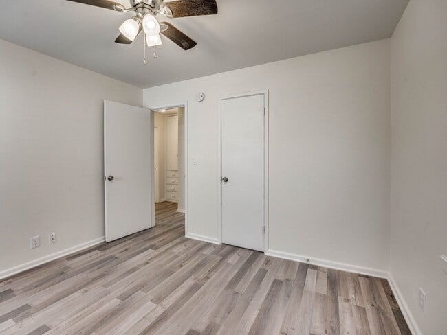 Building Photo - 2 Bedroom, 1 Bath Home in Shawnee!