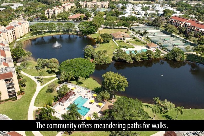 Building Photo - 825 Egret Cir