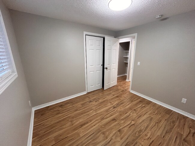 Building Photo - 6060 SW 170th Ave
