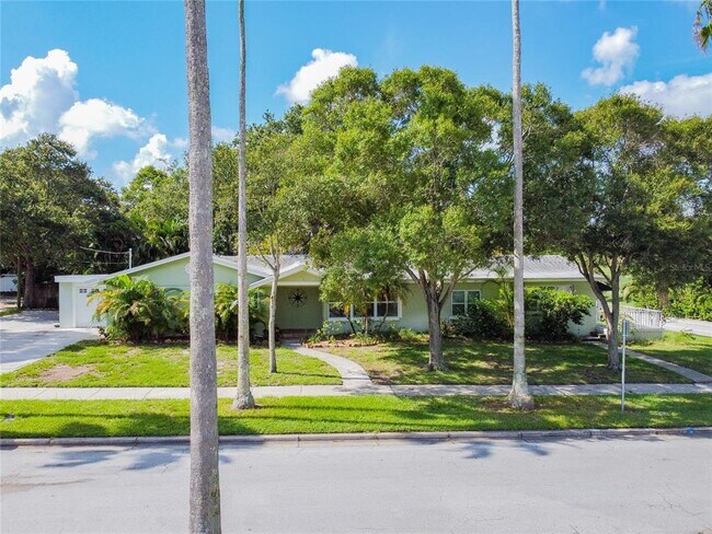 Building Photo - 303 Wildwood Way