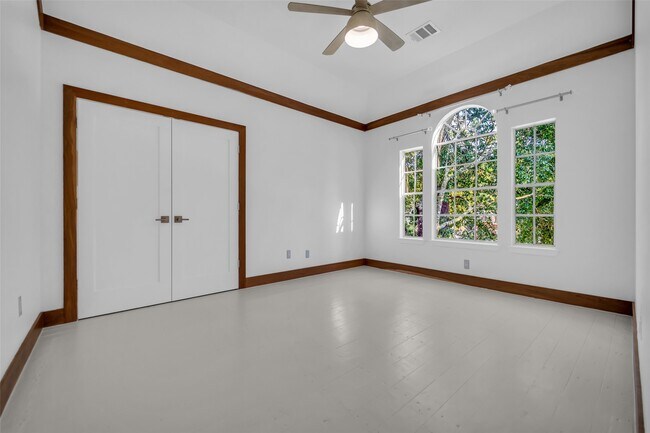 Building Photo - 106 N Floral Leaf Cir