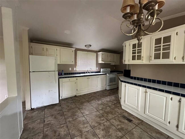 Building Photo - 453 S Cyn Dr