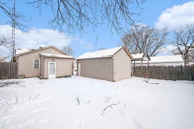 Building Photo - CARMAN SCHOOLS -Near Baker College