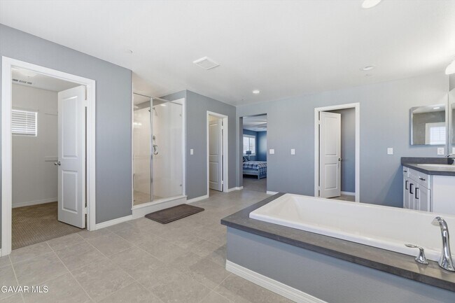 Building Photo - 41638 Cielo Vista Dr