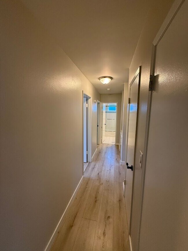 Building Photo - Beautiful 4 Bedroom, 2 Bathroom, Sylmar Home! Ready for Move-In!