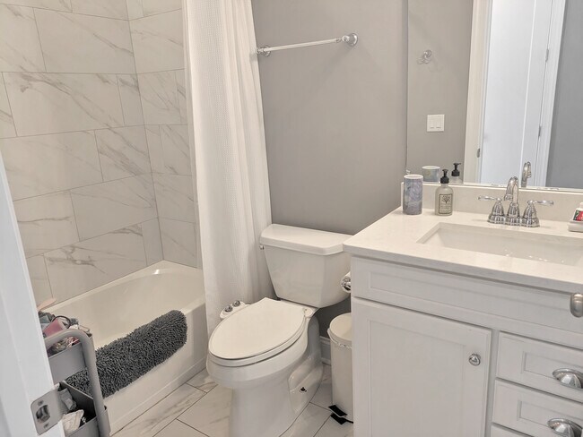 Building Photo - 1612 Auburndale Ave