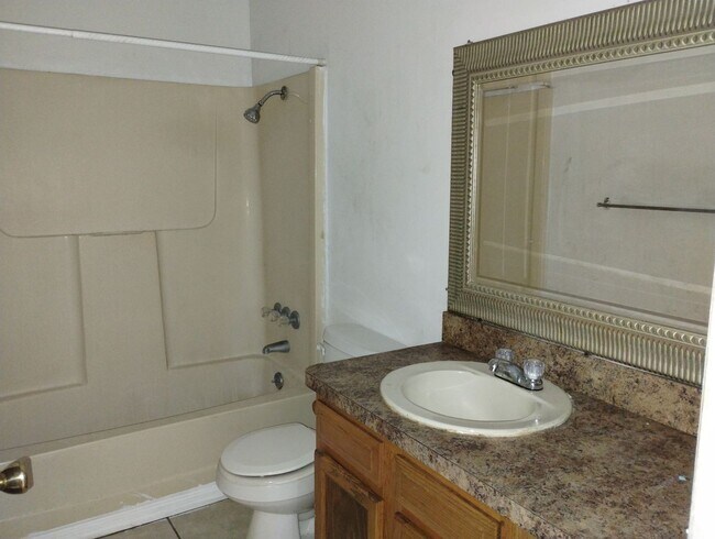 Building Photo - 2 Bedroom / 2 Bathroom Rental – Brooksville, Fl