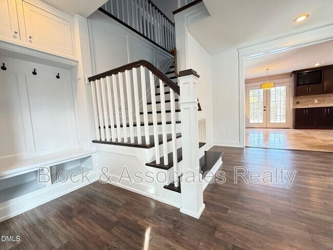 Building Photo - 121 Marilou Ln