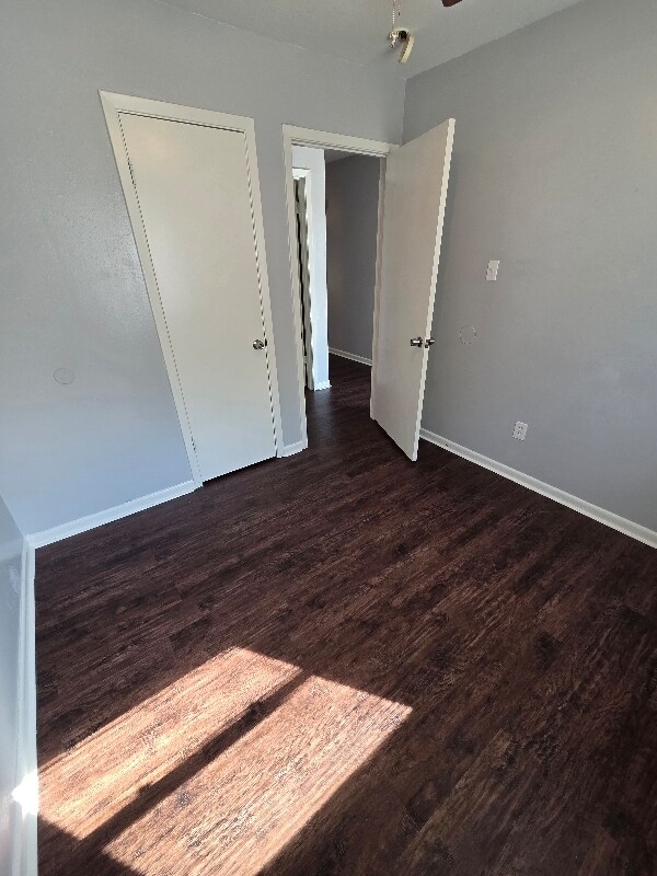 Building Photo - 406 Manuel Dr