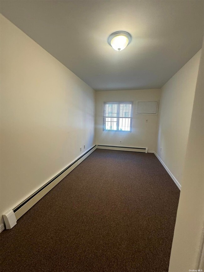 Building Photo - 92-17 190th St