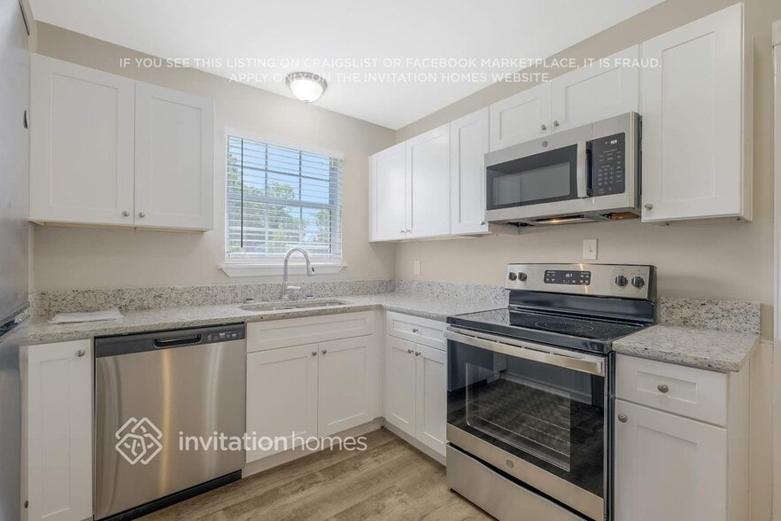 Building Photo - 7917 Chateau Dr S