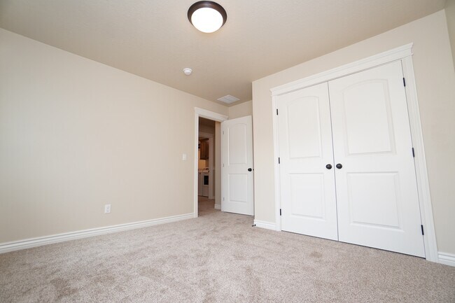 Building Photo - 38 E Ranch Dr