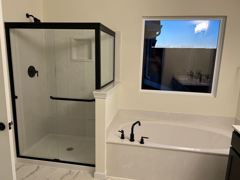 Building Photo - 402 Yellow Rose Ct