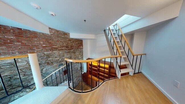 Building Photo - 492 Beacon St
