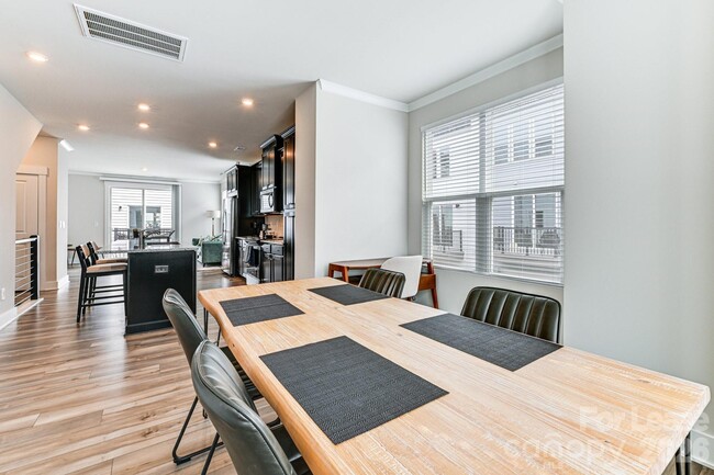 Building Photo - 3015 Jolene Ct