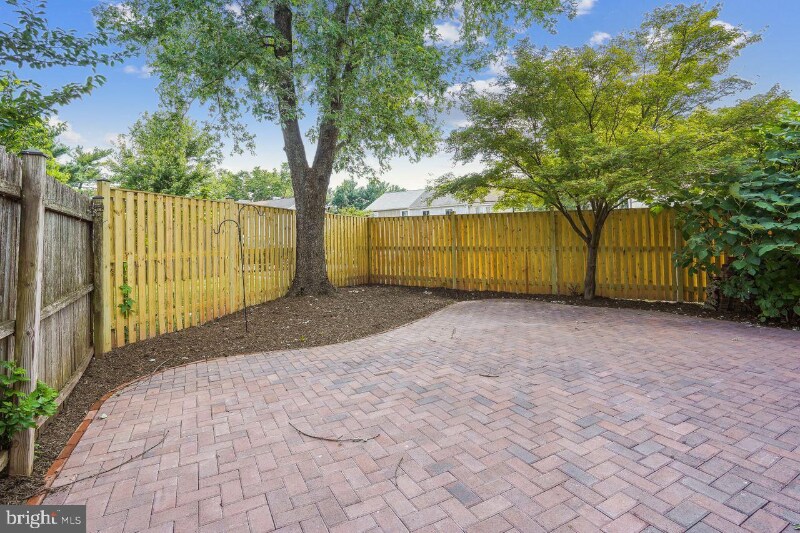 Building Photo - 1009 Saber Ln