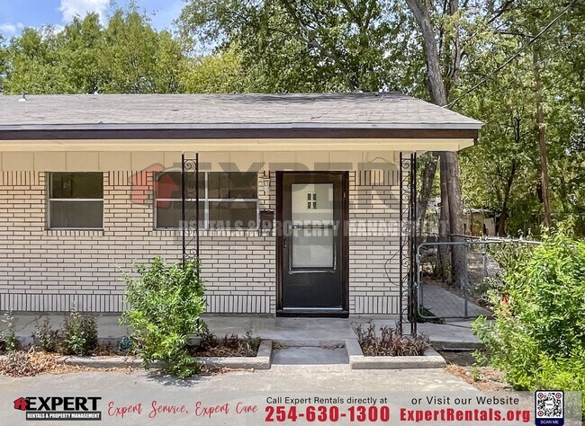 Building Photo - 1-Bedroom Home in Historic Killeen with New Flooring!!