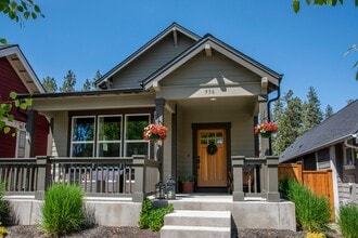 Building Photo - 936 E Black Butte Ave
