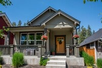 Building Photo - 936 E Black Butte Ave