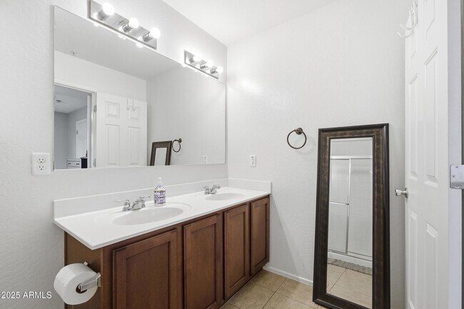 Building Photo - 1255 S Rialto