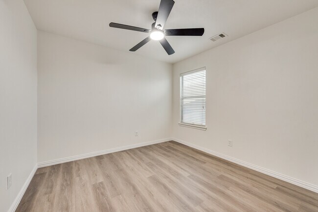 Building Photo - 10832 Hawks Landing Rd