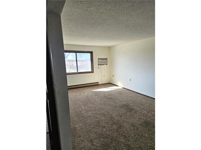 Building Photo - 110 1st St N