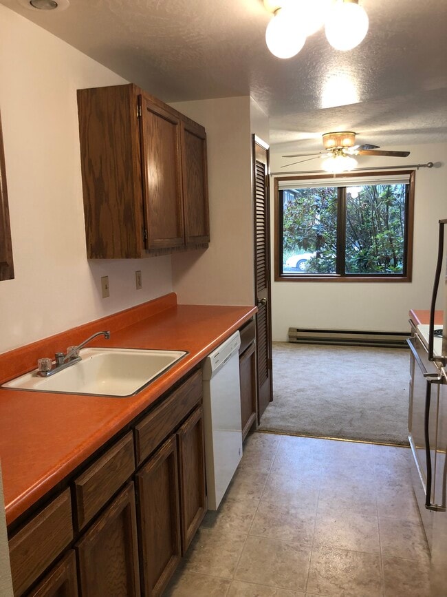 Kitchen - 5902-5920 SE Milwaukie Ave