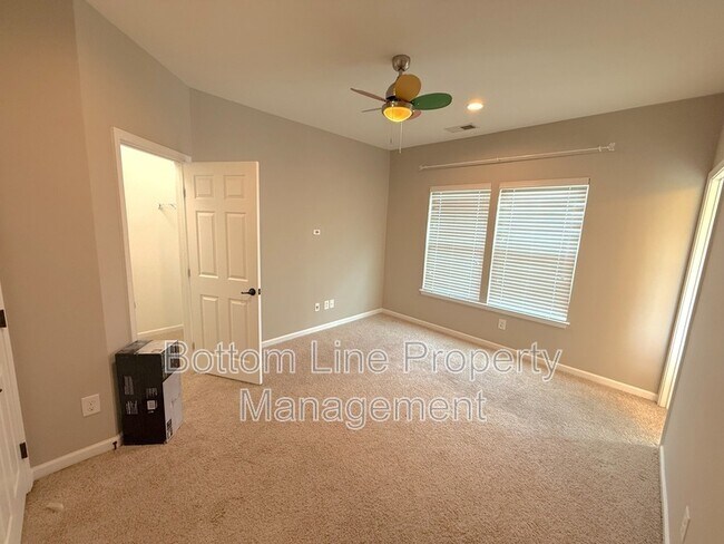 Building Photo - 15007 Skypark Dr