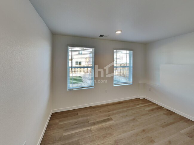 Building Photo - 26132 E Calhoun Pl
