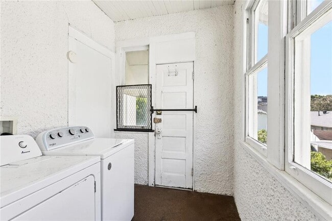 Interior Photo - 2830 Palmer Ave