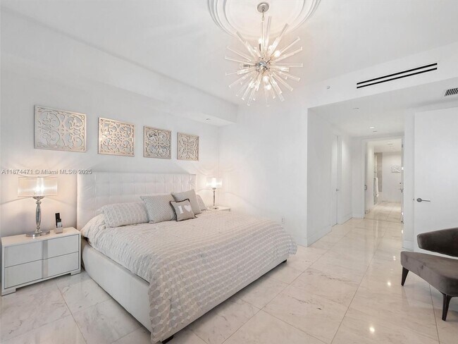 Building Photo - 10203 Collins Ave