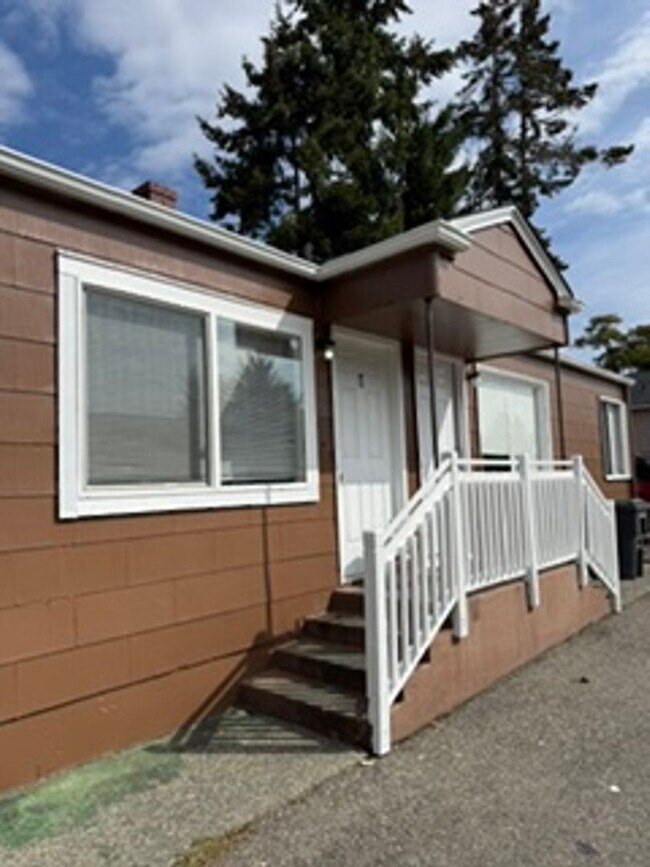 Building Photo - 8420 S Tacoma Way
