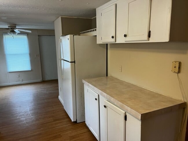 Building Photo - Beautiful Manufactured home in South Lownd...