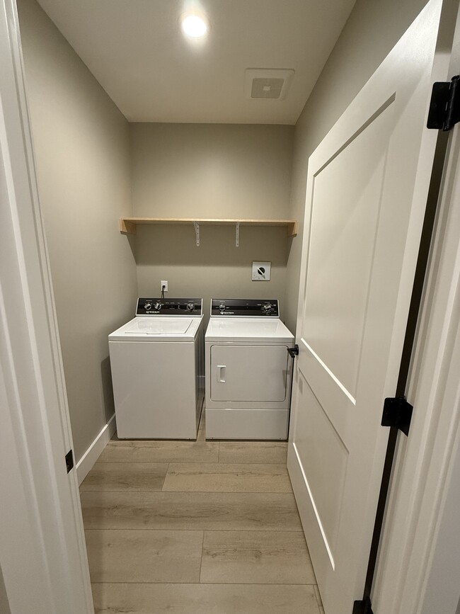 Laundry room - 16500 Boones Ferry Rd