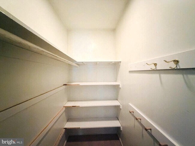 Building Photo - 907 Heron Dr