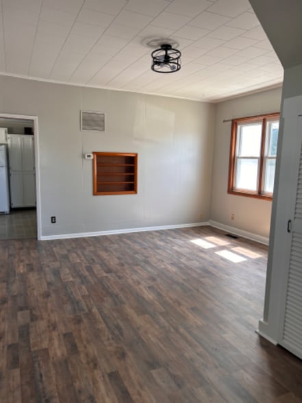 Building Photo - 115 3rd St