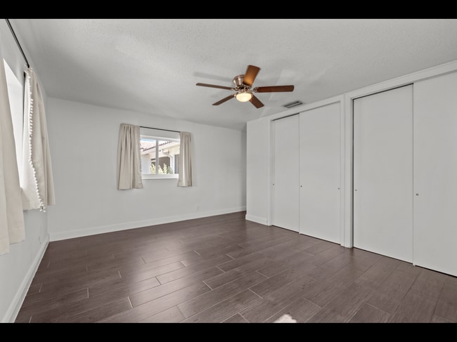 Building Photo - 2133 NE 56th Ct