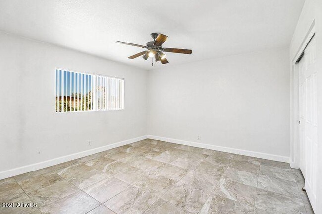 Building Photo - 6518 E Sunnyside Dr