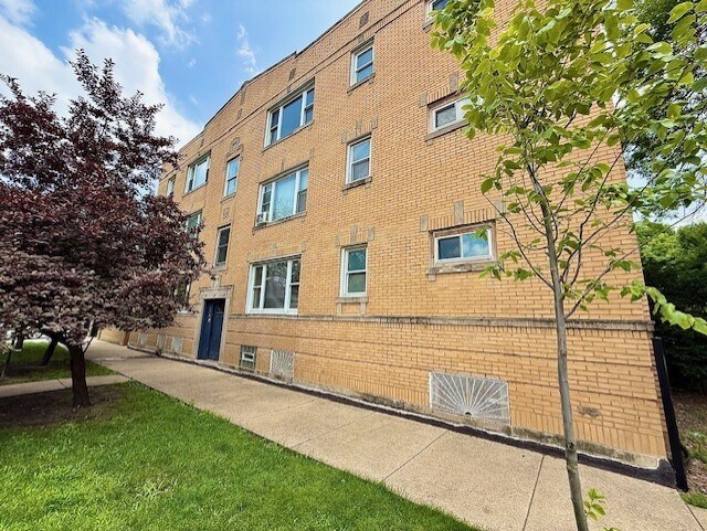 Primary Photo - 3757 W Le Moyne St