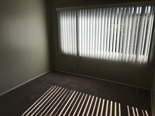 Building Photo - 440 W Santa Barbara St