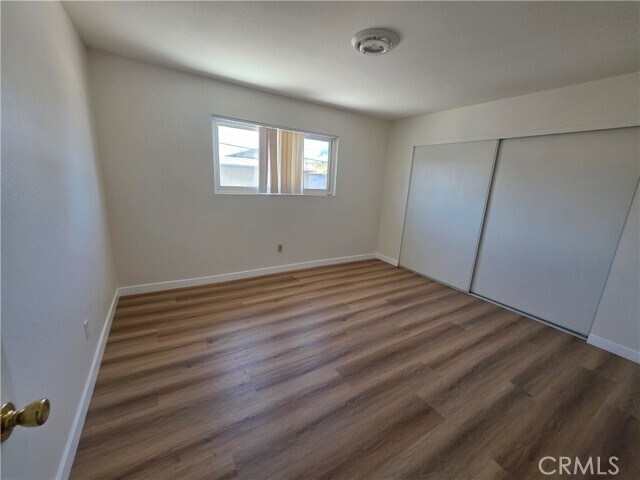 Building Photo - 928 N Vicentia Ave