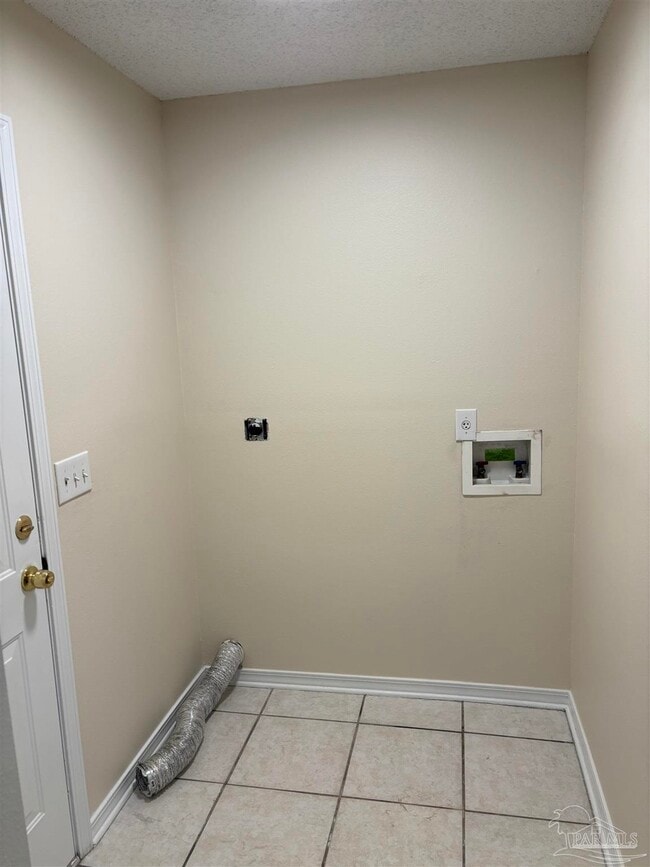 Building Photo - 1607 Dee's Rd