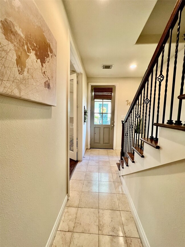 Building Photo - 3255 Maxroy St