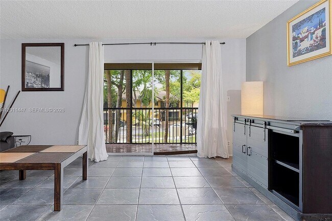 Building Photo - 3083 N Oakland Forest Dr
