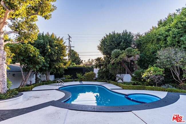 Building Photo - 619 N Rodeo Dr
