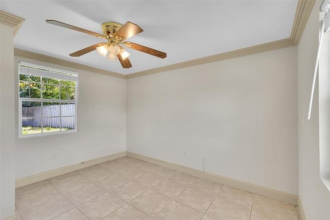 Building Photo - 257 NE 45th Ct