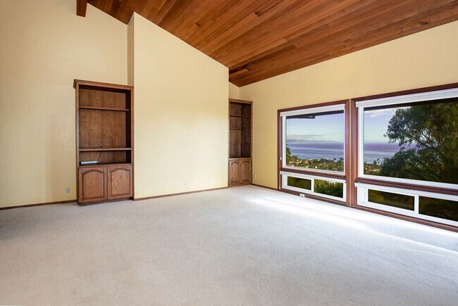 Building Photo - 4,000 SQ. FT. MESA HOME WITH OCEAN & HARBO...