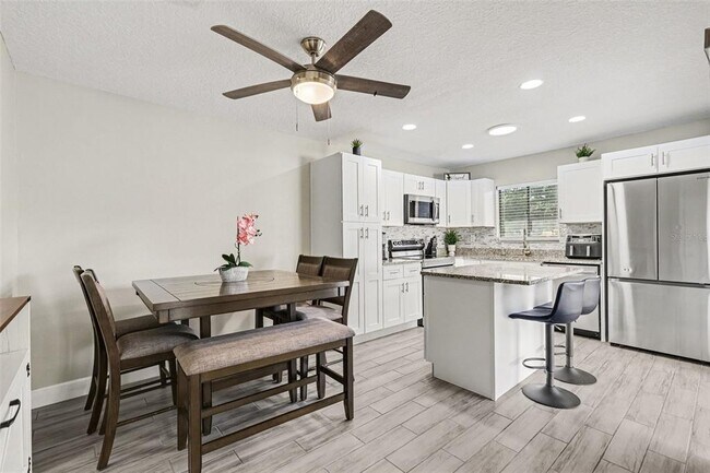 Building Photo - 8114 Oak Trace Way